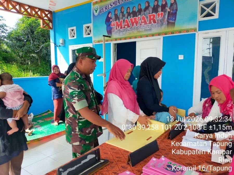 Babinsa Koramil 16/Tapung Bersama Bidan Desa Secara Rutin Pantau Stunting di Wilayah Binaan