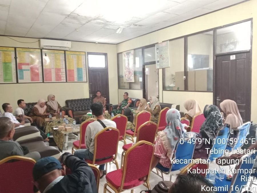 Babinsa Koramil 16/Tapung Hadiri Sosialisasi Tingkat Kesejahteraan Sosial di Desa Tebing Lestari