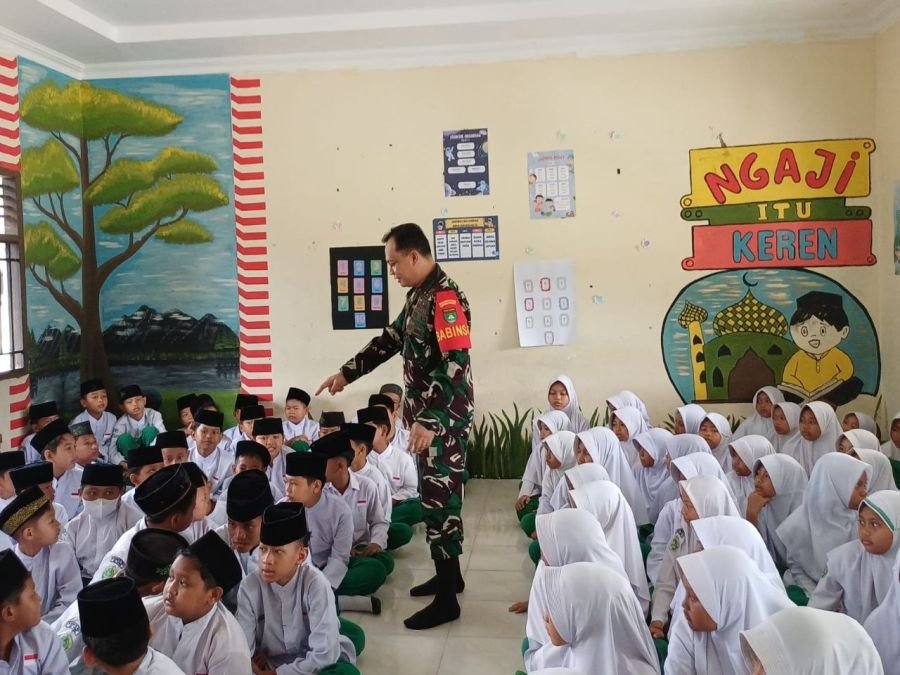 Babinsa Koramil 16/Tapung Kampanyekan Anti Bullyng di Sekolah