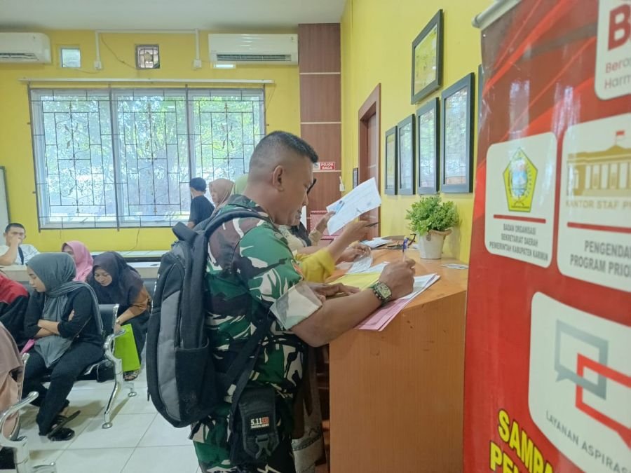 Babinsa Koramil Tebing Permudah Pelayanan Administrasi Masyarakat