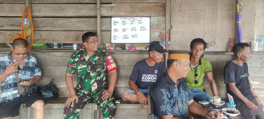 Babinsa Koramim 06/KTM KOPTU AL ALIM melaksanakan kegiatan pengawasan SDM komduk