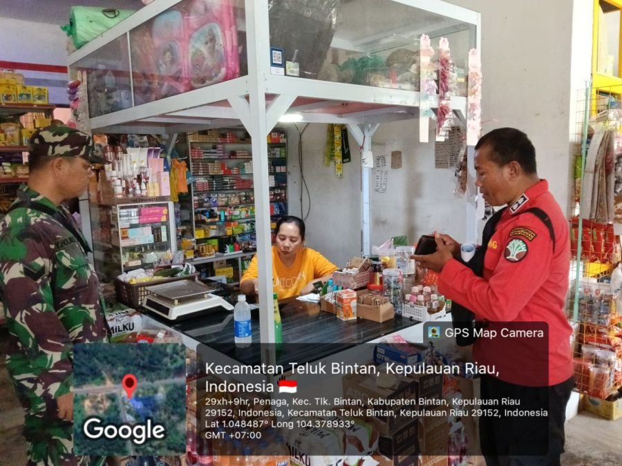 Babinsa Kuala Sempang Cek Ketersediaan Sembako, Stok Bahan Pokok Terpantau Aman.