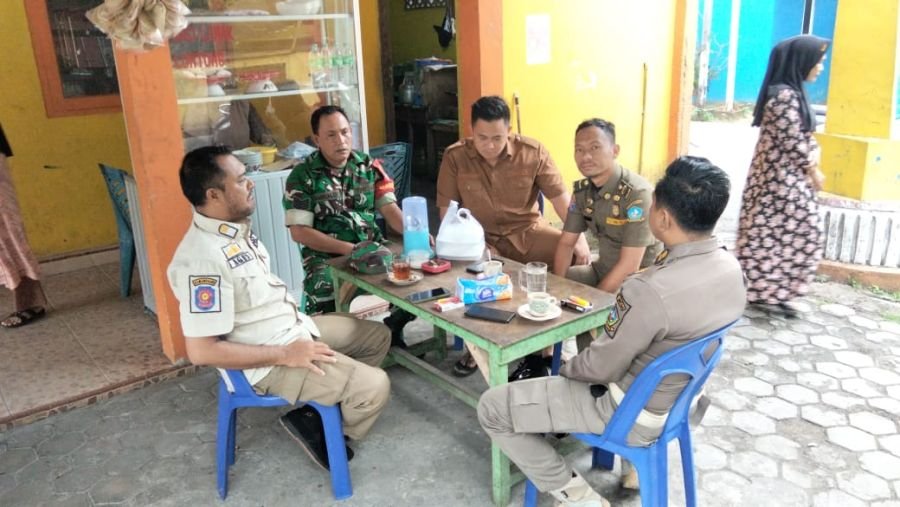 Babinsa kukup melaksankan silahturohmi bersama Kadus 2dan satpol PP