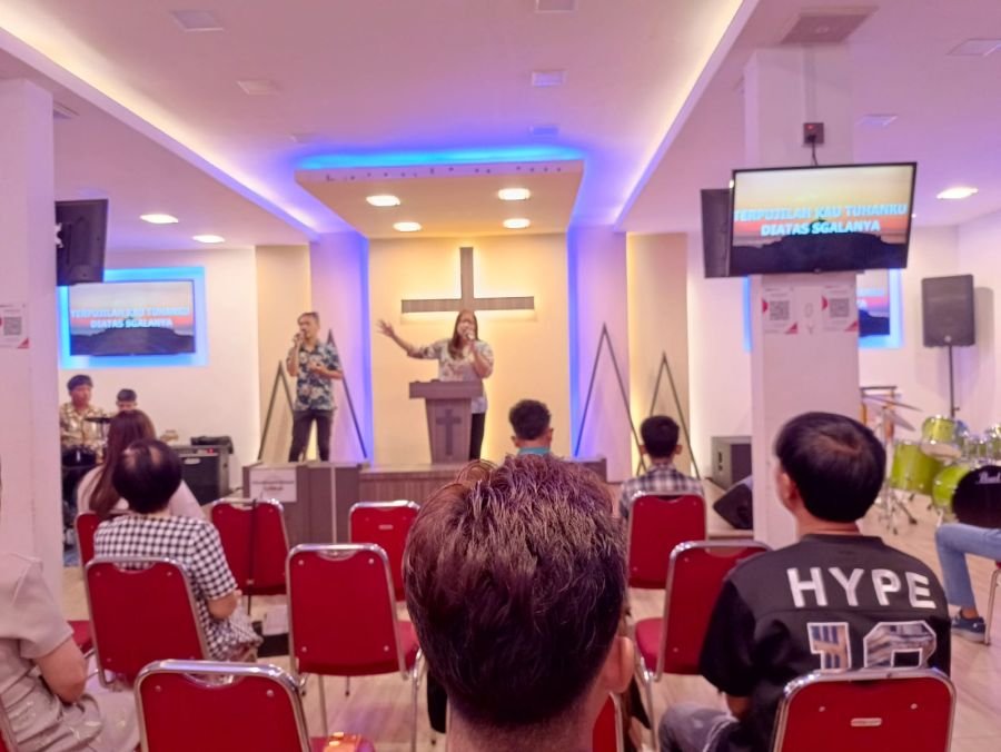 Babinsa Kundur Amankan Ibadah Minggu, Jemaat Beribadah Khusyuk