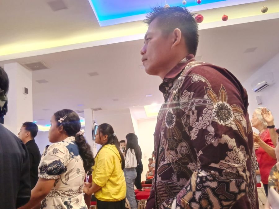 Babinsa Kundur Perkuat Kedekatan dengan Warga Lewat Ibadah Bersama