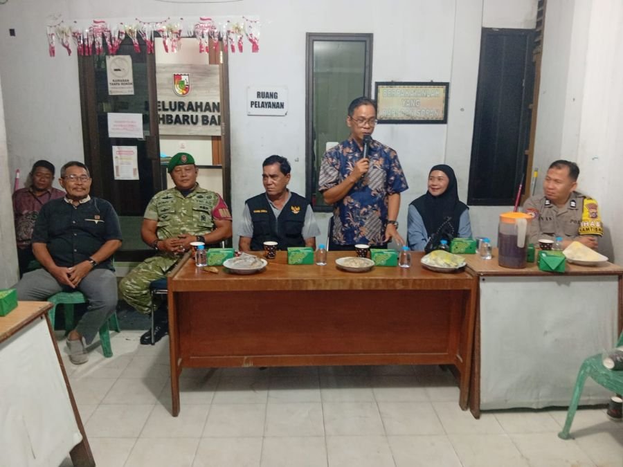 Babinsa Labuh Baru Barat Monitor Pemilihan Ketua LPM, Feris Novel Raih Suara Terbanyak