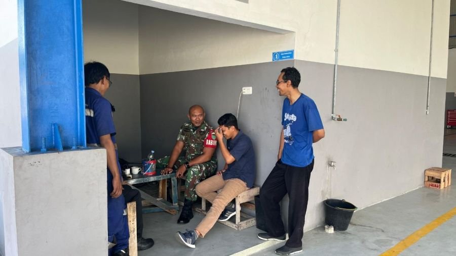 Babinsa Labuh Baru Timur Ajak Warga Aktifkan Pos Ronda dan Jaga Kebersihan Lingkungan