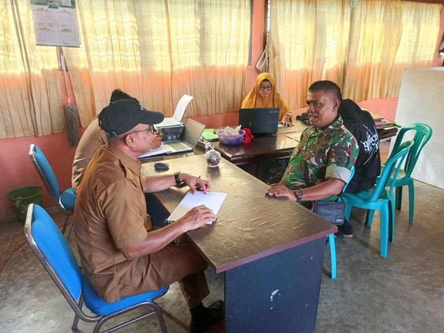Babinsa Laksanakan Komsos dengan Perangkat Kelurahan untuk Perkuat Sinergitas di Wilayah Binaan