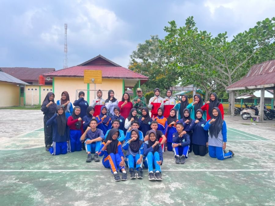 Babinsa Latih Mental dan Disiplin Pelajar SMAN 1 Merbau