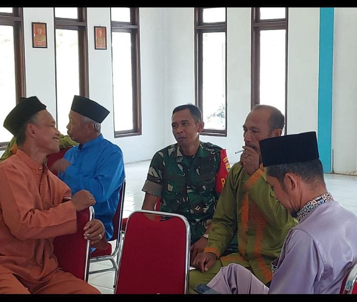 Babinsa Limau Manis Perkuat Kedekatan dengan Tokoh Pemuda