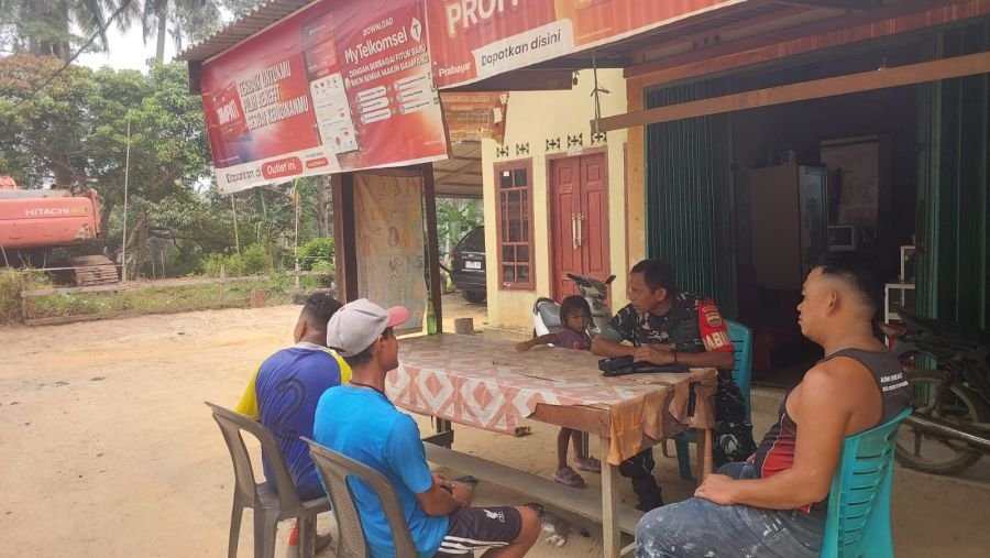 Babinsa Limau Manis Perkuat Silaturahmi dengan Tokoh Pemuda