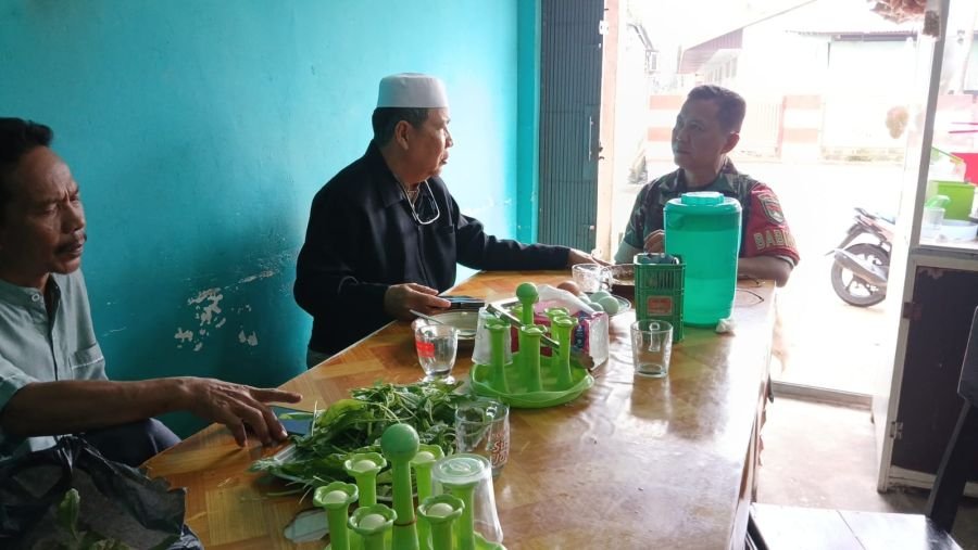 Babinsa Limbungan Baru Ajak Warga Aktif Cari Informasi Bantuan Sosial Perlinsos