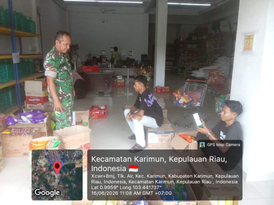 Babinsa Lubuk Semut Awasi Produk Kedaluwarsa Demi Keselamatan Konsumen