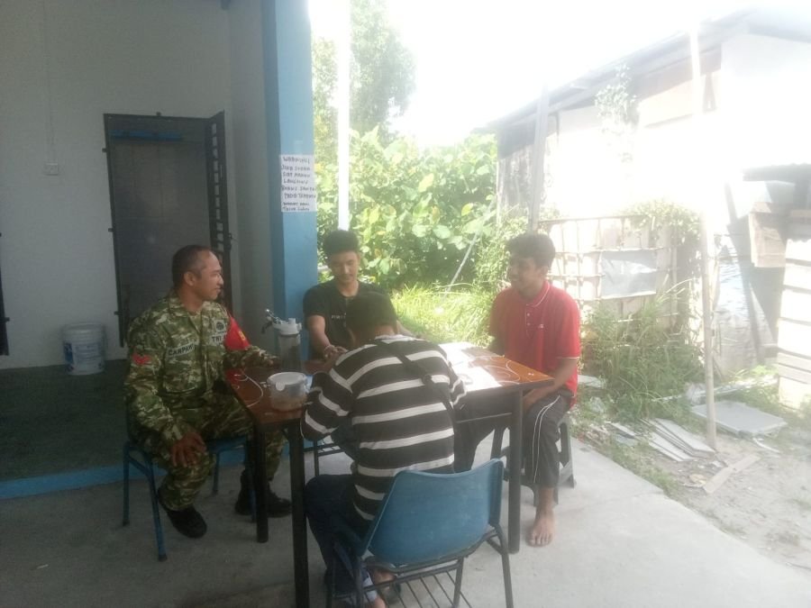 Babinsa Lubuk Semut Perkuat Komsos, Ingatkan Warga Jauhi Perbuatan Merugikan