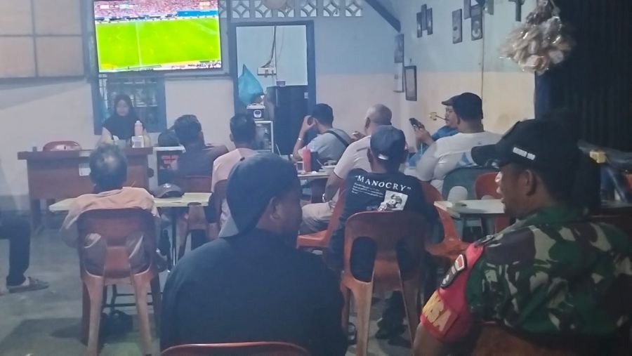 BABINSA MALANG RAPAT GELAR NOBAR PIALA DUNIA 2026 BERSAMA WARGA