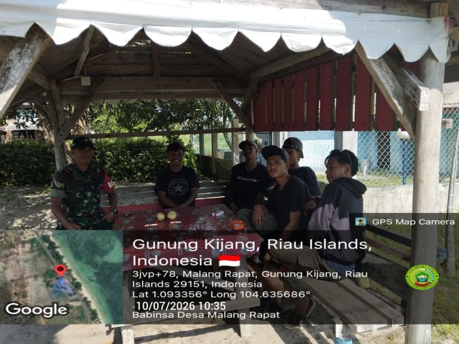BABINSA MALANG RAPAT HIMBAU PEMUDA JAUHI NARKOBA DAN MINUMAN KERAS