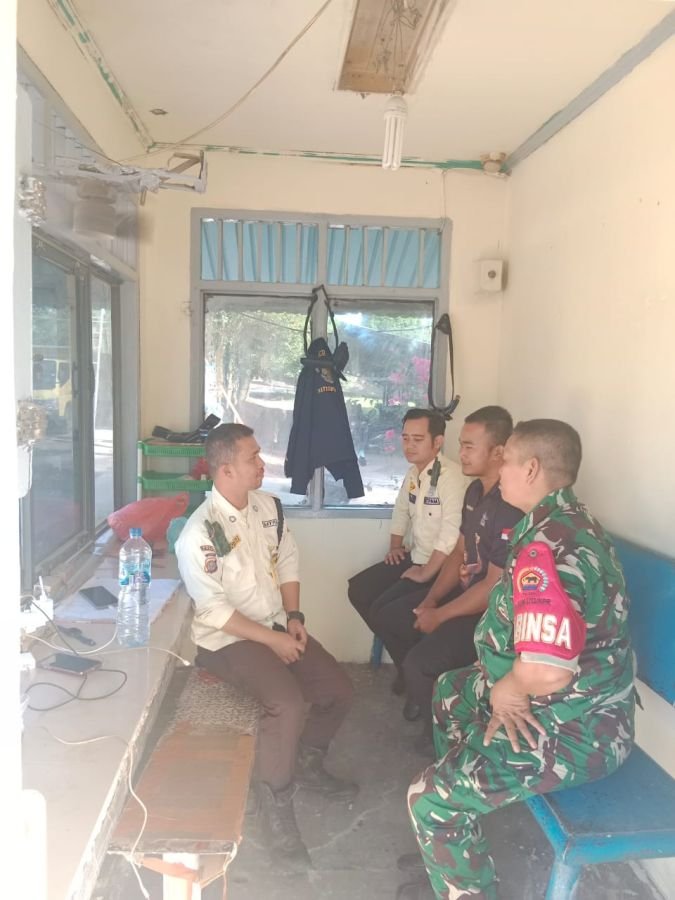 BABINSA  MELAKSANAKAN KOMSOS DENGAN WARGA BINAAN*