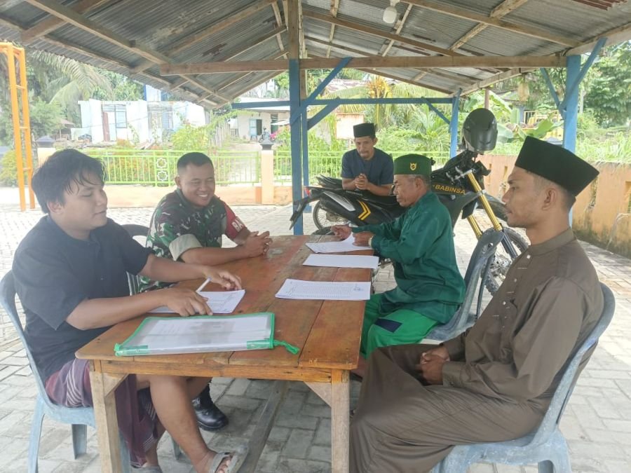 Babinsa Melebung Pererat Silaturahmi Lewat Komsos Bersama Pengurus Masjid dan Tokoh Agama