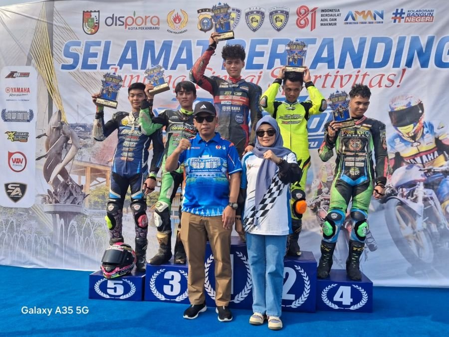 Babinsa Memonitor Ceremony Kejuaraan Balap Motor Trophy Wali Kota Pekanbaru