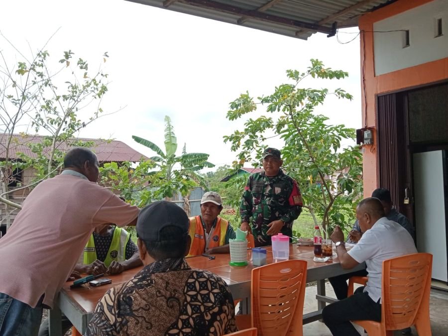 Babinsa Menggelorakan Pancasila, Tanamkan Nilai Kebangsaan di Tengah Masyarakat