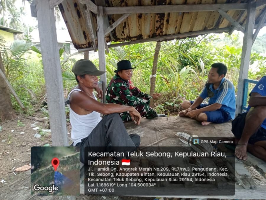 Babinsa mengimbau dan mengharapkan kepada warga agar senantiasa menjaga keamanan dan ketertiban.