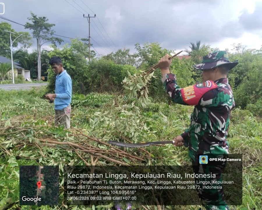 Babinsa Merawang Bersama Masyarakat dan Pemuda Gelar Gotong Royong, Perkuat Kebersamaan di Dusun Bud