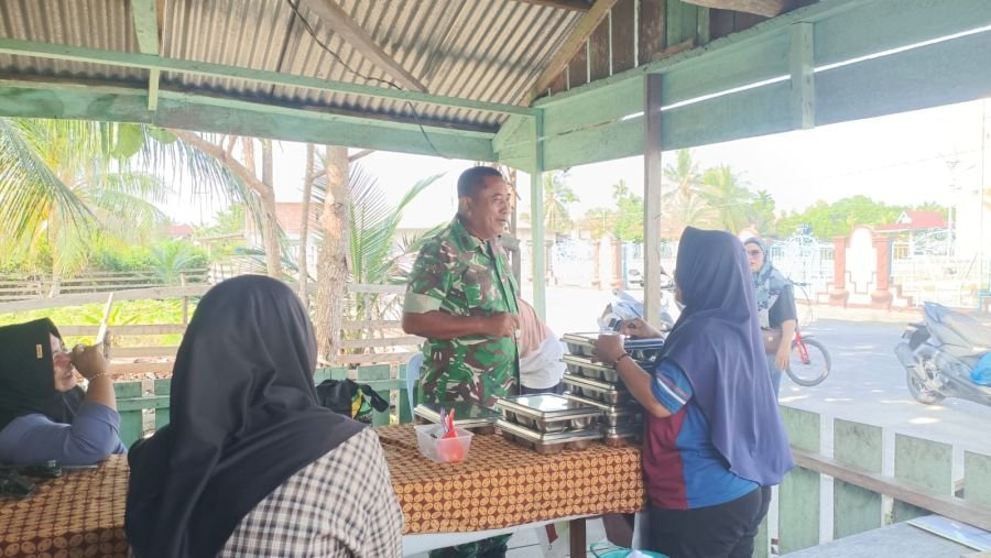Babinsa Merbau Hadir di Tengah Warga, Perkuat Semangat Kebersamaan di Kampung Pancasila