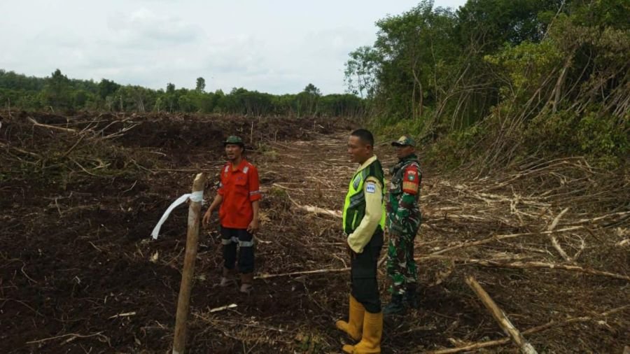 Babinsa Merbau Patroli Karhutla di Desa Pelantai