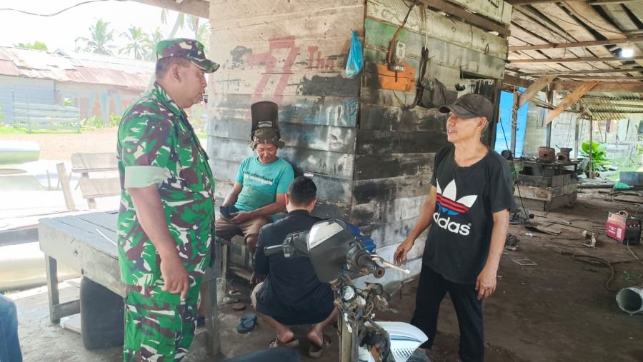 Babinsa Merbau Perkuat Nilai Pancasila Lewat Komsos