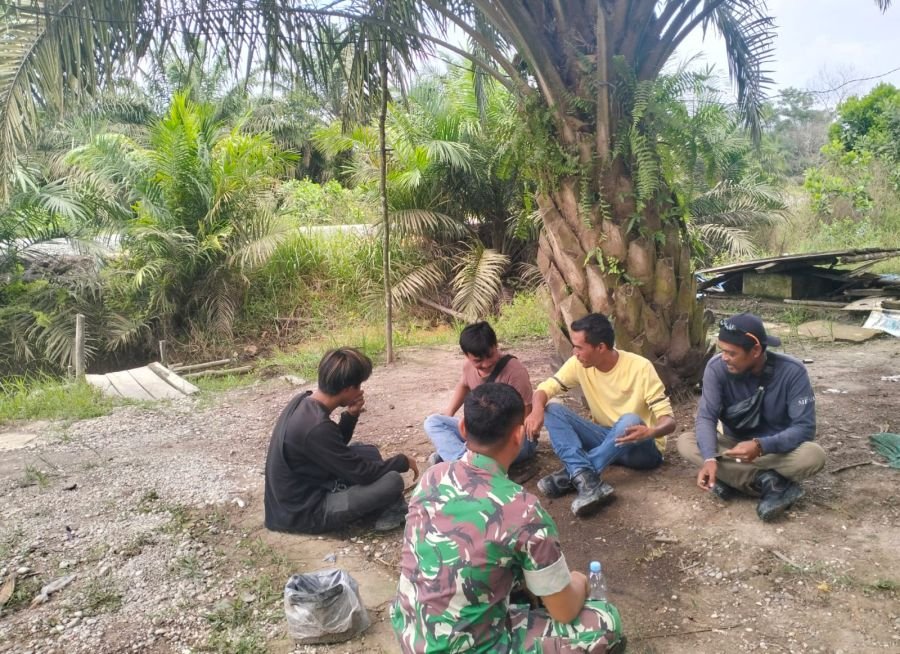 Babinsa Minas Ajak Warga Sungai Mandau Perangi Peredaran Narkoba