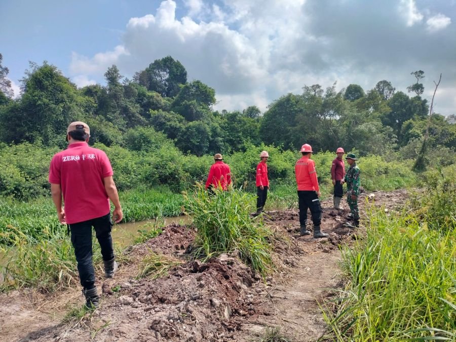 Babinsa Minas Intensif Patroli Karhutla, Bencah Umbai Tetap Aman