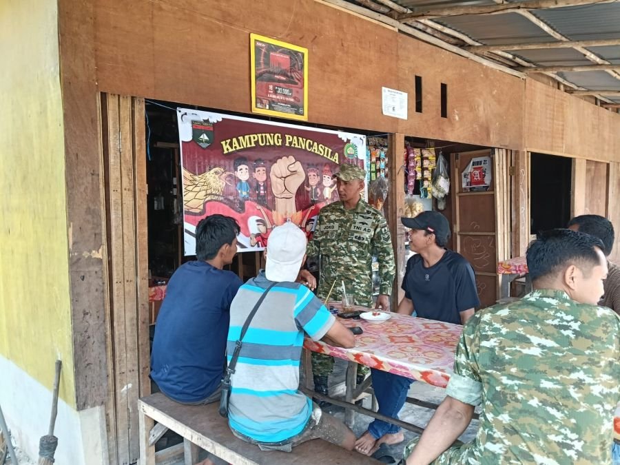 Babinsa Minas Perkuat Nilai Pancasila di Kampung Pancasila
