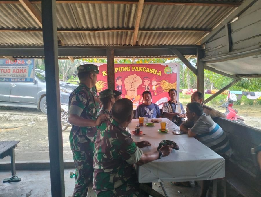 Babinsa Minas Tanamkan Nilai Pancasila, Warga Diajak Jaga Kerukunan