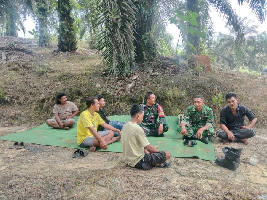 Babinsa Minas Tegaskan Bahaya Narkoba, Respons Warga Sangat Positif