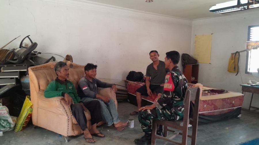 Babinsa Muara Fajar Timur Hadir di Tengah Warga, Ajak Bersama Jaga Lingkungan dan Generasi Muda