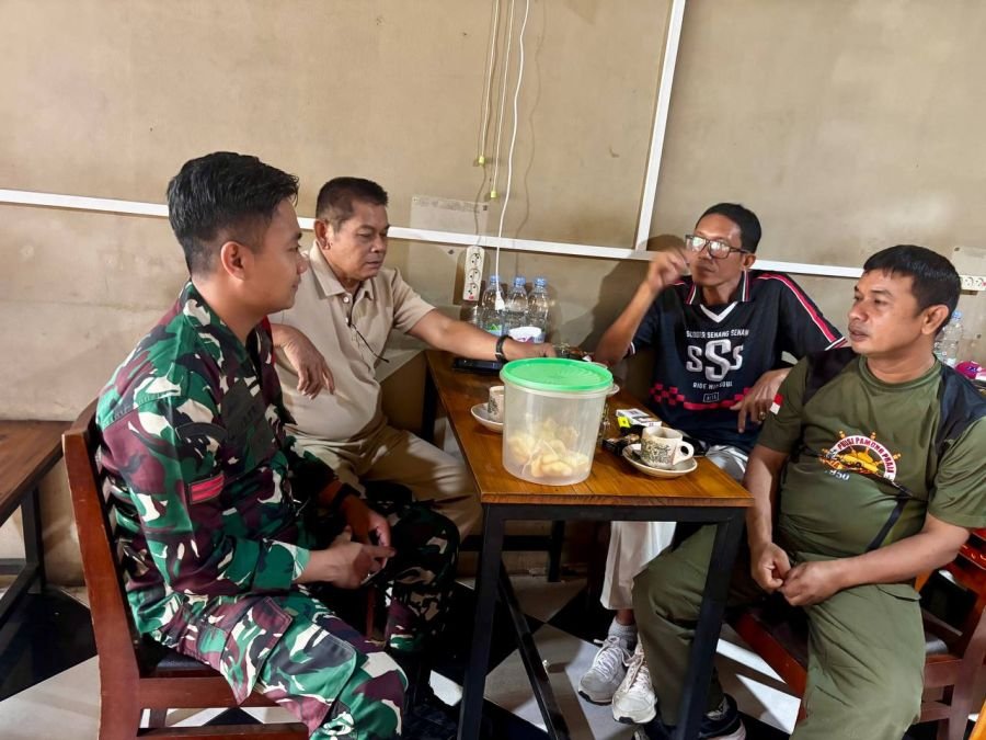 Babinsa Numberi Anggareta Sambangi Warga, Serap Informasi di Koto Taluk