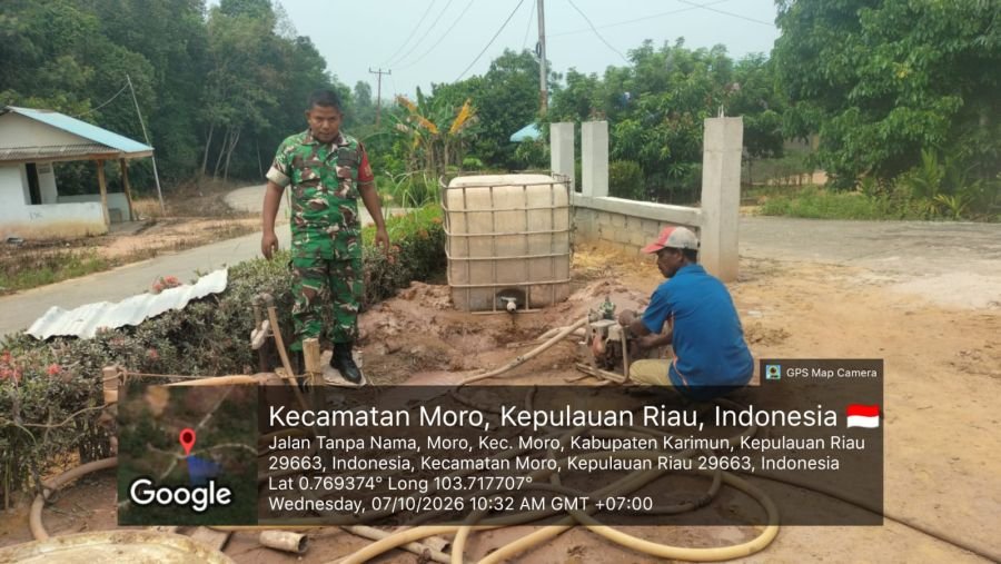 Babinsa Nyiur Permai Beri Semangat Warga Bangun Sumur Bor
