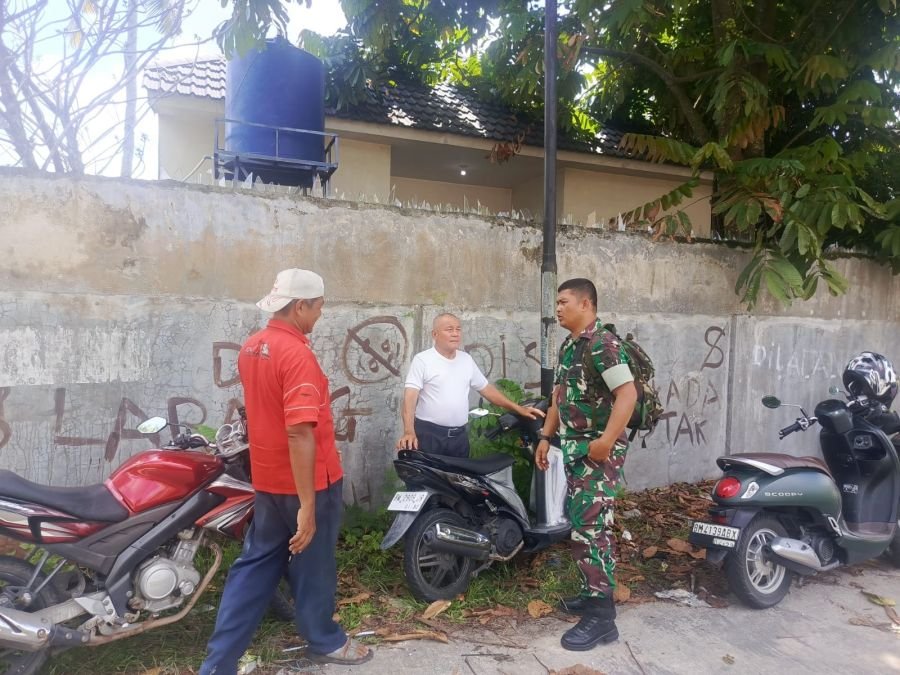 Babinsa Palas Ajak Warga Hidupkan Poskamling demi Lingkungan Aman dan Kondusif