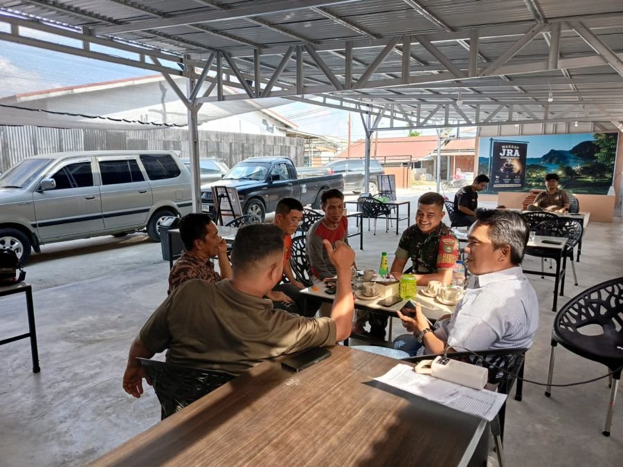 Babinsa Palas Tingkatkan Kewaspadaan Warga Antisipasi Luapan Sungai Siak