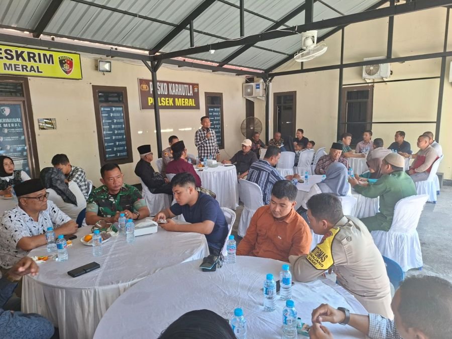 Babinsa Pangke Barat Kawal Pisah Sambut Kapolsek, Sinergi Diperkuat