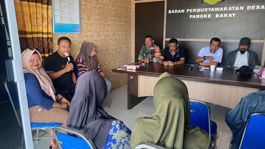 Babinsa Pangke Barat Matangkan Lomba 17-an, Warga Siapkan Jalan Santai