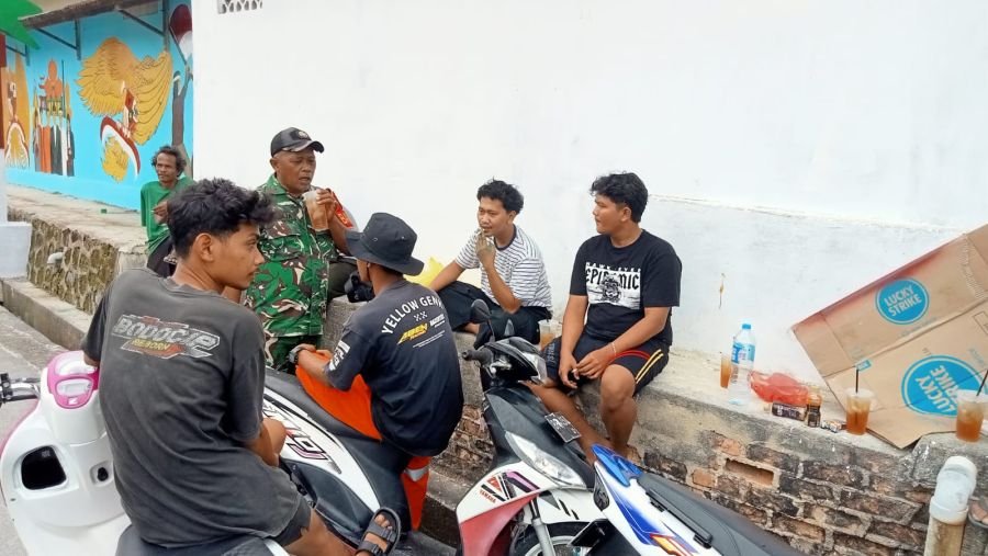 Babinsa Pangke Tekankan Bijak Bermedsos kepada Pemuda