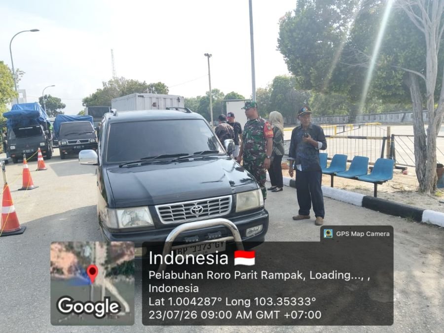 Babinsa Pantau Bongkar Muat, Keselamatan di Pelabuhan Ro-Ro Diperketat