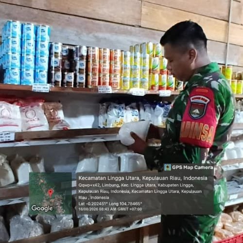 Babinsa Pantau Harga Sembako di Desa Limbung, Pastikan Kebutuhan Pokok Masyarakat Tetap Terkendali