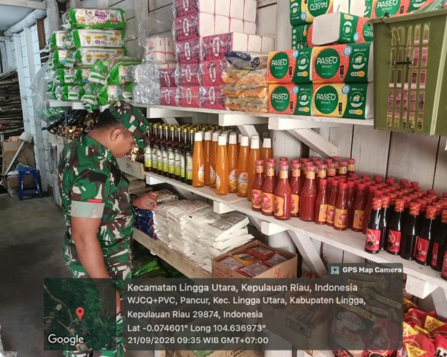 Babinsa Pantau Harga Sembako di Pancur, Pastikan Kondisi Harga Tetap Terkendali