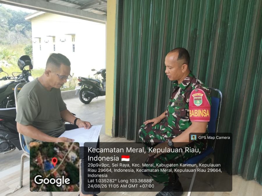 Babinsa Parit Benut Bantu Warga Pahami Proses Pindah Domisili