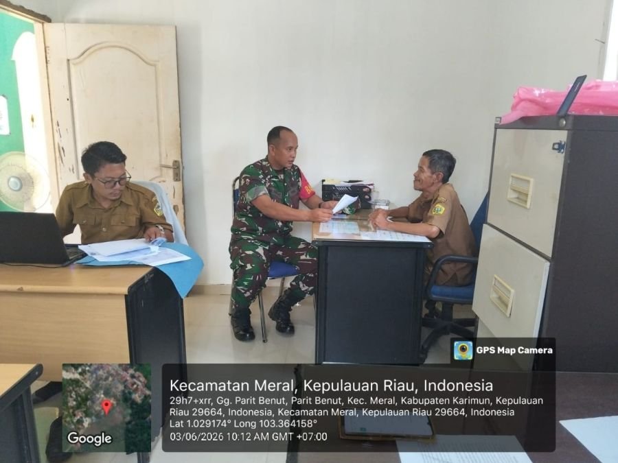 Babinsa Parit Benut Kawal Validasi Data Bansos Agar Tepat Sasaran