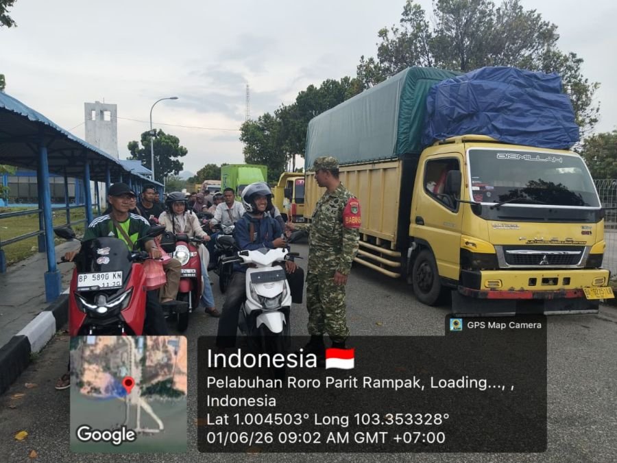 Babinsa Parit Benut Perketat Pengawasan Penumpang Kapal Ro-Ro
