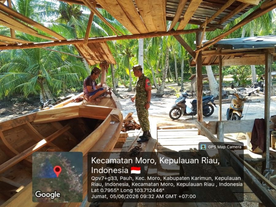 Babinsa Pauh Perkuat Kedekatan dengan Nelayan Lewat Komsos