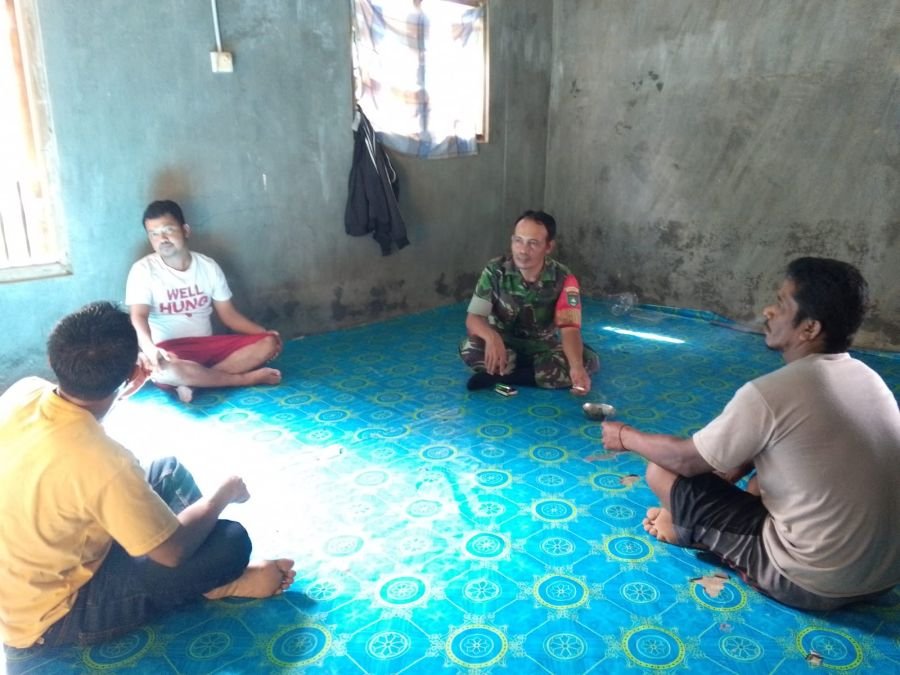 Babinsa Pauh Perkuat Komunikasi dengan Nelayan Jelang HUT RI ke-81